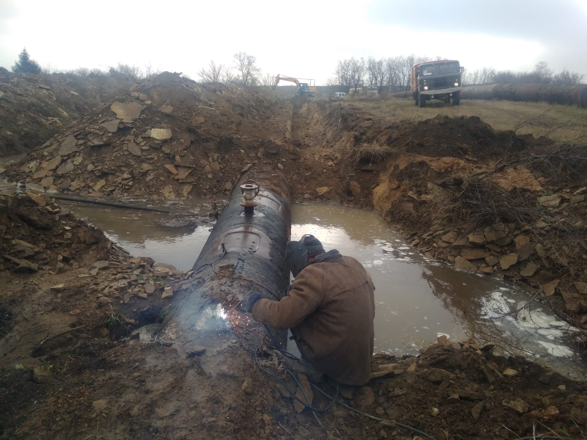 Сайт луганскводы. Водовод. Водоснабжение восстановлено. Трубы для магистрального нефтепровода 1000 и более миллиметров. Опрессовка нефтепровода Bypass.